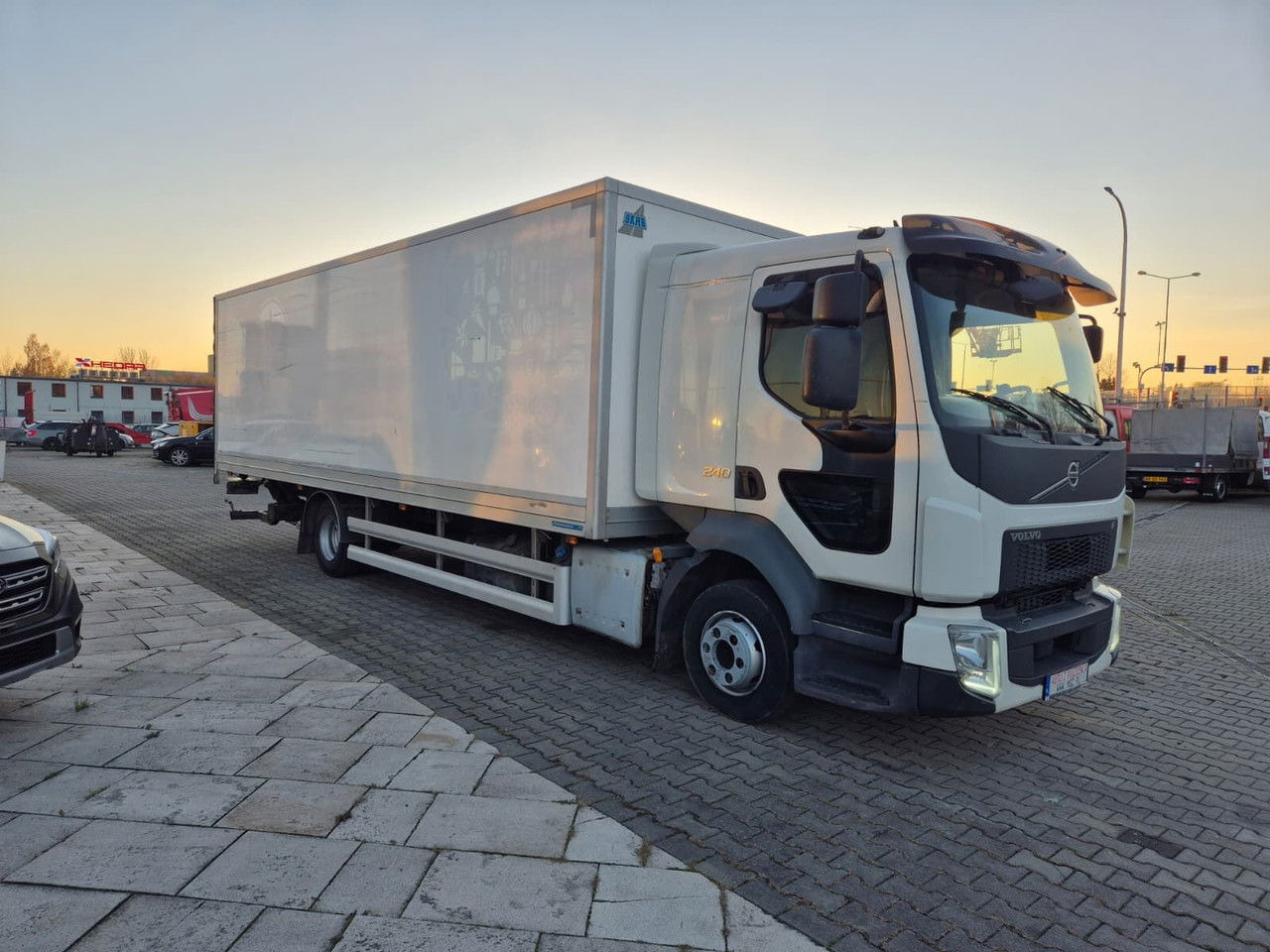 Volvo FL 240 - 冷藏车:图5 Volvo FL 240 - 冷藏车:图5