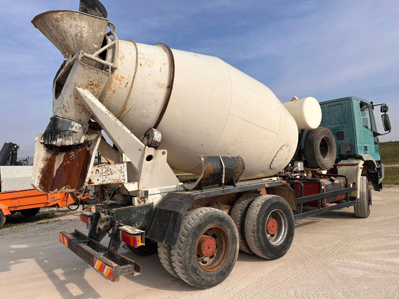 Iveco Eurotrakker 260E35W 6x6 mixer - 7m3 - 混凝土搅拌车:图5 Iveco Eurotrakker 260E35W 6x6 mixer - 7m3 - 混凝土搅拌车:图5