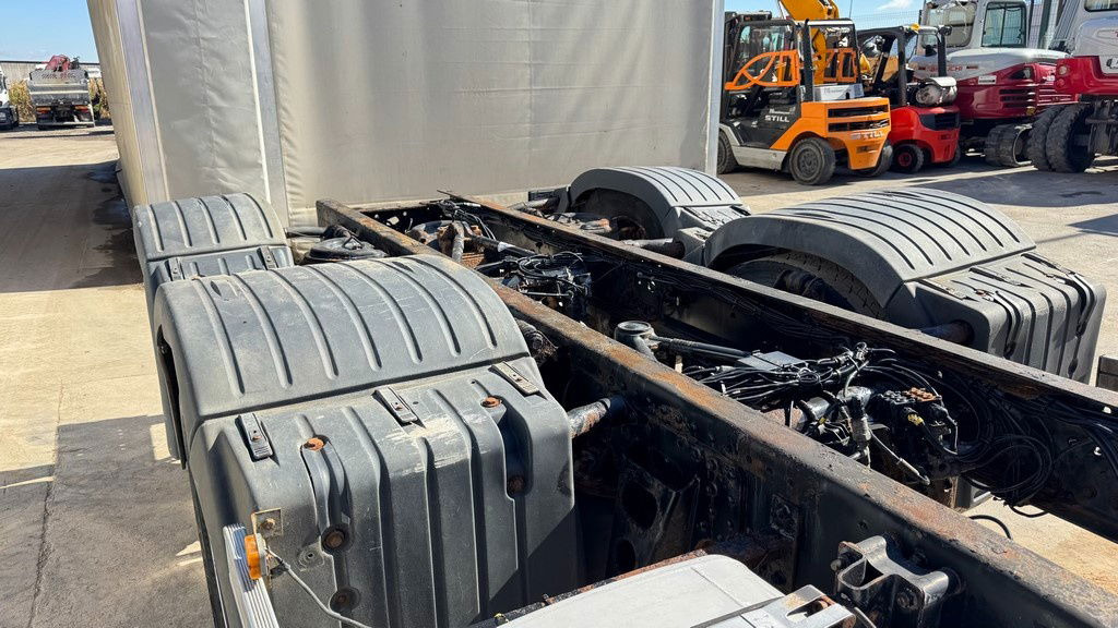 MAN TGA 26.460 6X2 chassis - lifitng axle - 驾驶室底盘卡车:图5 MAN TGA 26.460 6X2 chassis - lifitng axle - 驾驶室底盘卡车:图5