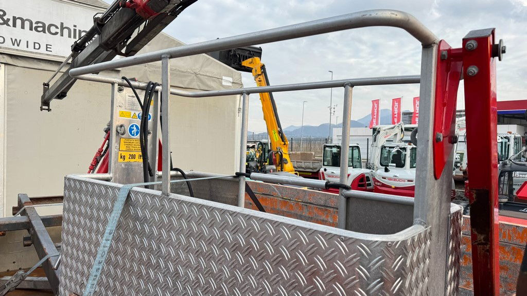 Mercedes-Benz Actros 1832 AK tipper 4x4 - crane Fassi 9.2M - remote control  租赁 Mercedes-Benz Actros 1832 AK tipper 4x4 - crane Fassi 9.2M - remote control：图17