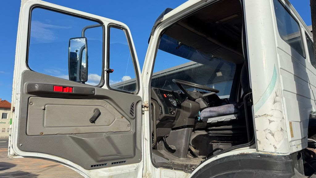 驾驶室底盘卡车 Mercedes-Benz SK 3234 8x4 chassis：图17