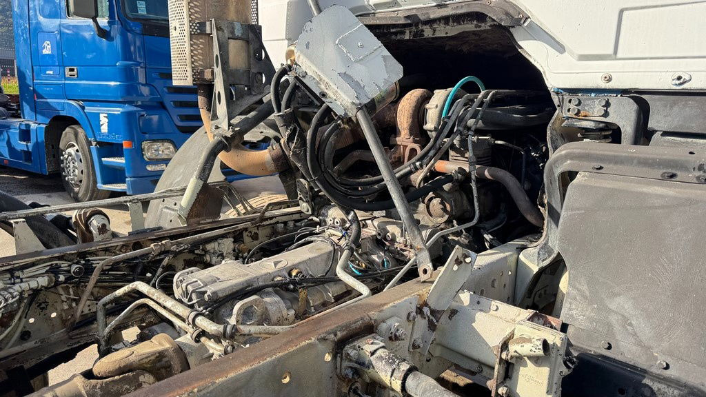 驾驶室底盘卡车 Mercedes-Benz SK 3234 8x4 chassis：图6