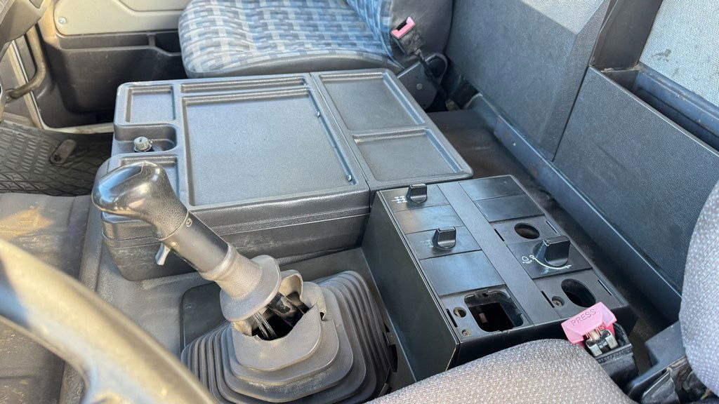 驾驶室底盘卡车 Mercedes-Benz SK 3234 8x4 chassis：图24