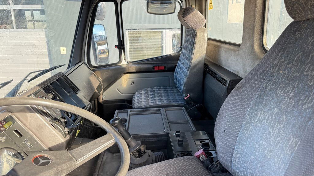 驾驶室底盘卡车 Mercedes-Benz SK 3234 8x4 chassis：图22