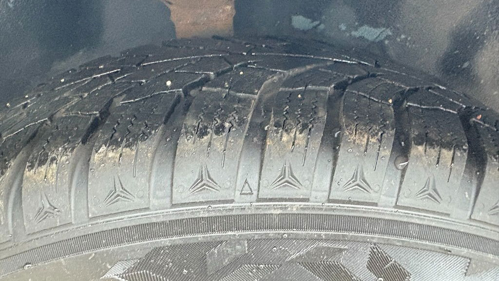 Toyota Carina 1.6 - Petrol - 5 Doors - 汽车:图5 Toyota Carina 1.6 - Petrol - 5 Doors - 汽车:图5