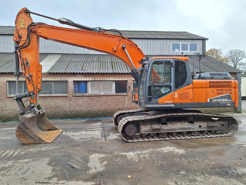 Doosan DX235NLC-5 - 履带式挖掘机:图1 Doosan DX235NLC-5 - 履带式挖掘机:图1
