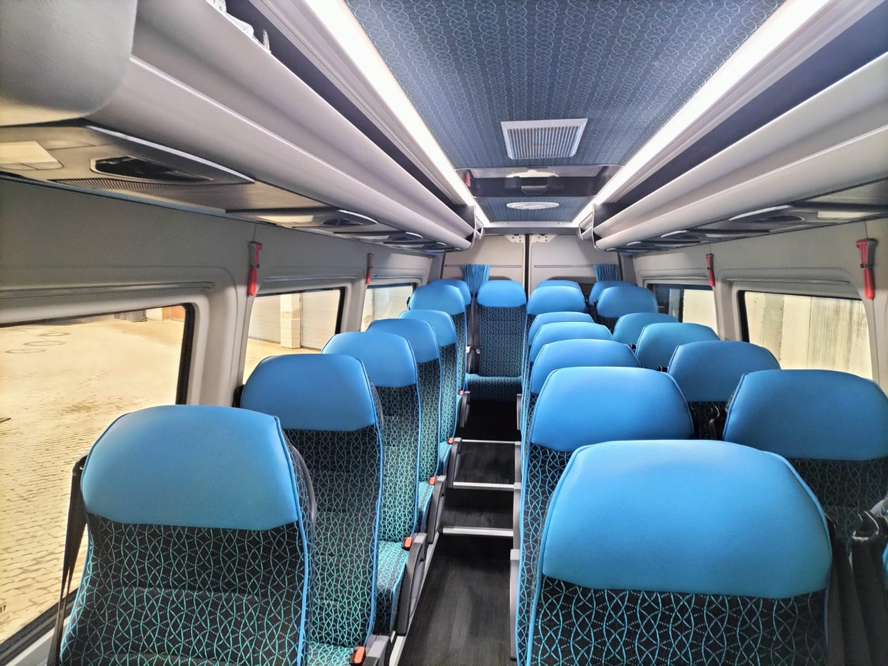 Mercedes Benz Sprinter 519cdi / Reisebus / ATOS 22+1+1 / Automatik / Telma / TV / Kühlschrank / USB - 小型巴士, 小型客车:图5 Mercedes Benz Sprinter 519cdi / Reisebus / ATOS 22+1+1 / Automatik / Telma / TV / Kühlschrank / USB - 小型巴士, 小型客车:图5