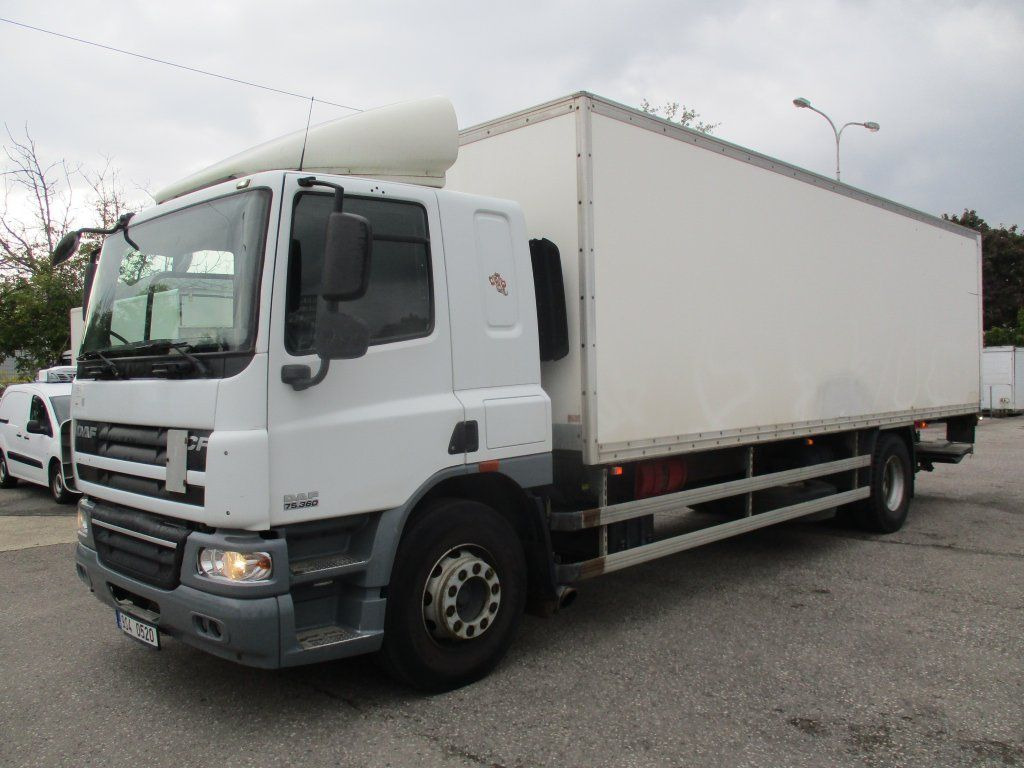 DAF CF 75.310 - 厢式卡车:图1 DAF CF 75.310 - 厢式卡车:图1