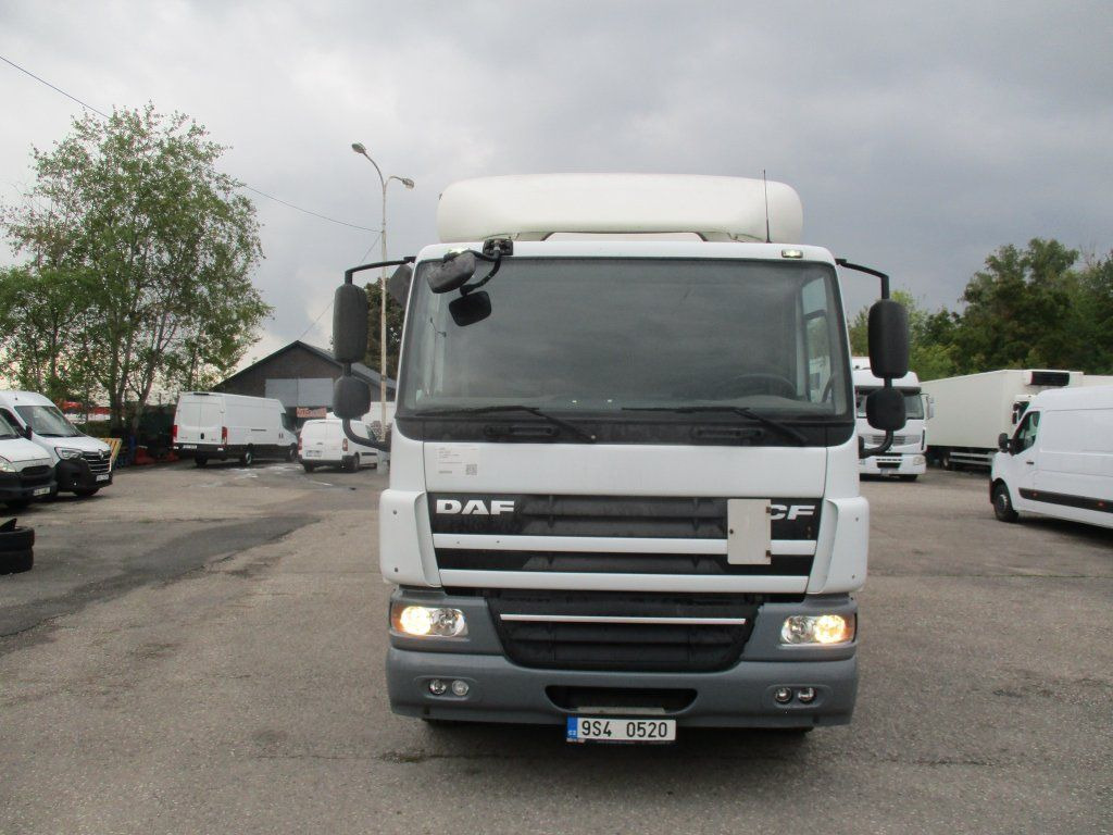 DAF CF 75.310 - 厢式卡车:图2 DAF CF 75.310 - 厢式卡车:图2