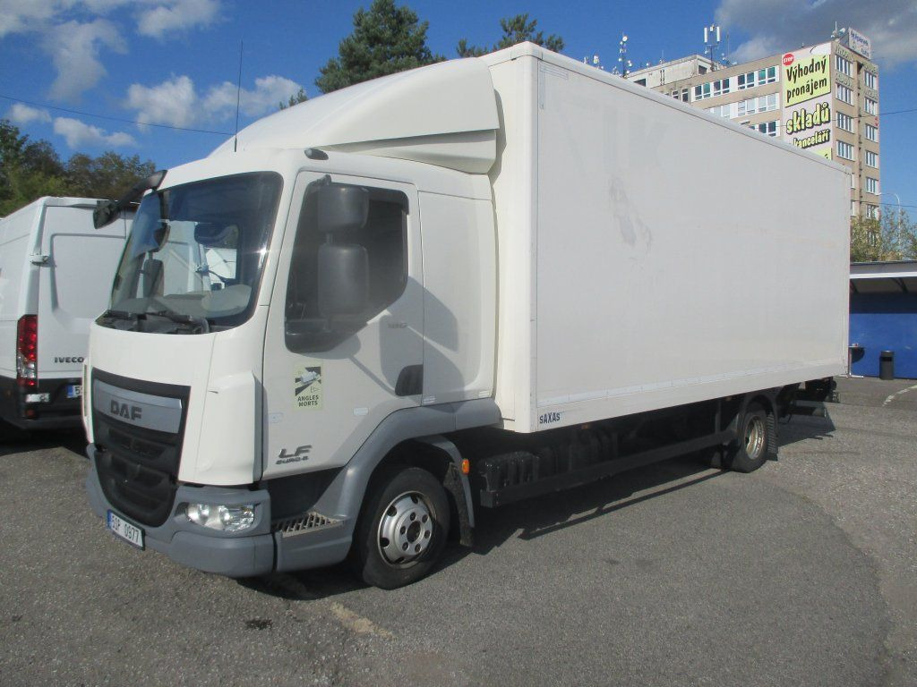 DAF LF 180 mit LBW - 厢式货车:图1 DAF LF 180 mit LBW - 厢式货车:图1