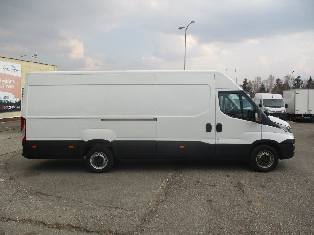 Iveco 35S16 MAXI - 无侧窗厢式货车:图4 Iveco 35S16 MAXI - 无侧窗厢式货车:图4