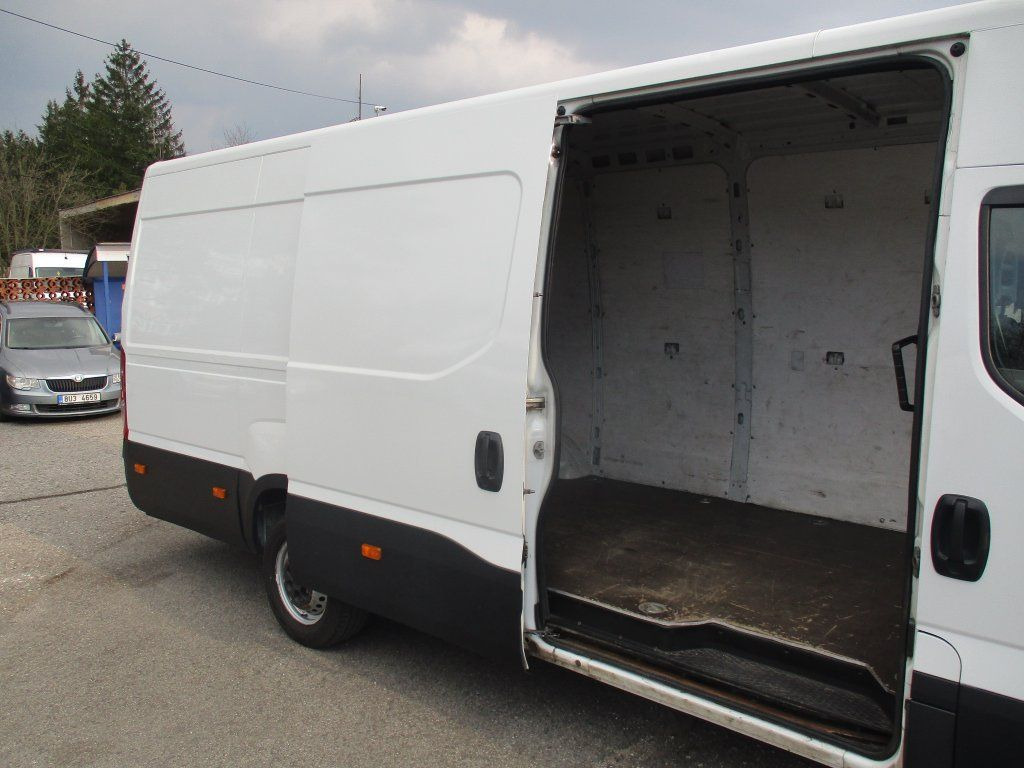 Iveco 35S16 MAXI - 无侧窗厢式货车:图5 Iveco 35S16 MAXI - 无侧窗厢式货车:图5