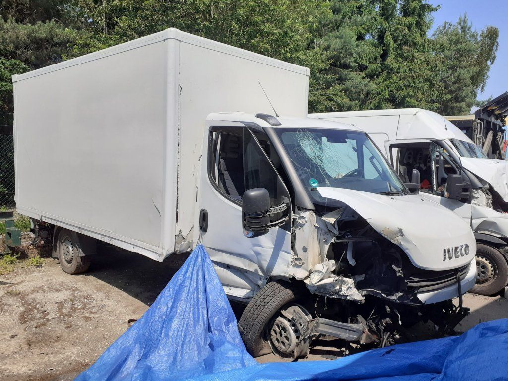 Iveco Daily 35S16 mit LBW DAMAGED - 厢式货车:图1 Iveco Daily 35S16 mit LBW DAMAGED - 厢式货车:图1