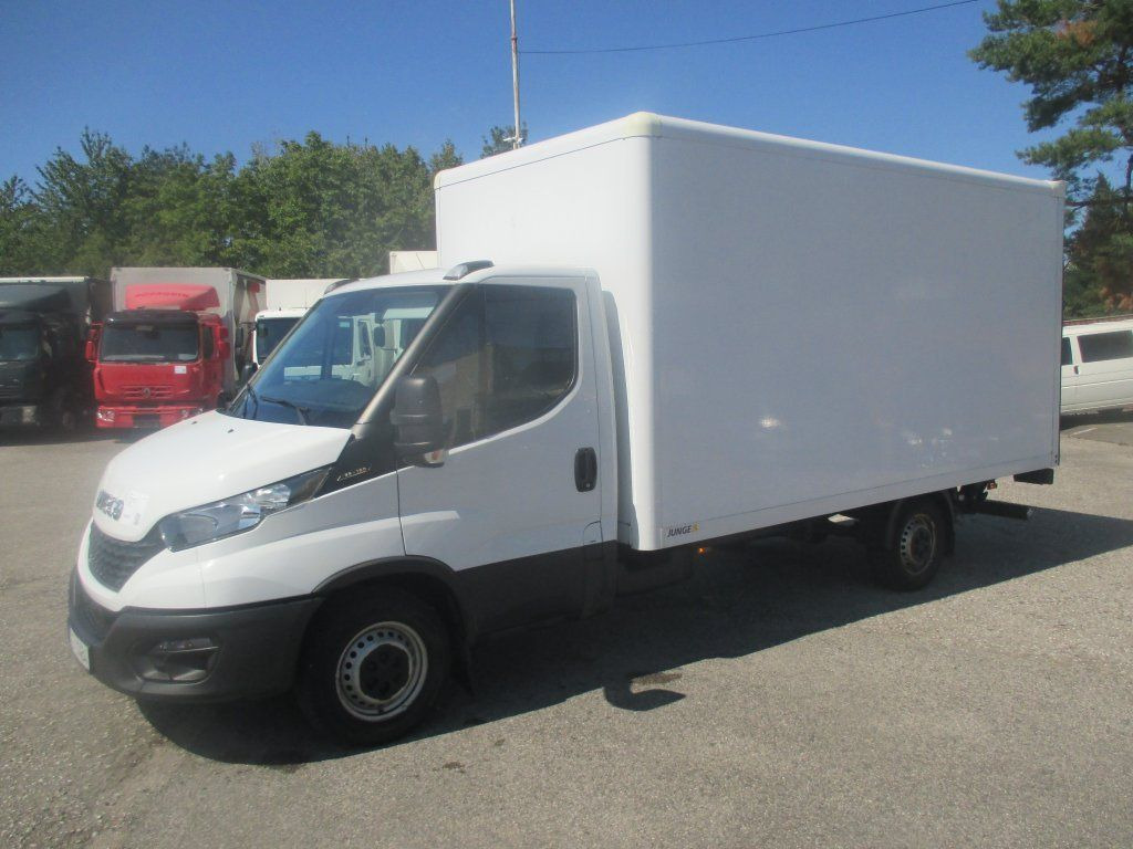 无侧窗厢式货车 Iveco Daily 35S16:图1
