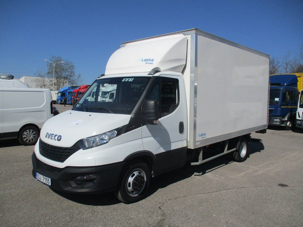 Iveco Daily 35c16 3.0l - 厢式货车:图1 Iveco Daily 35c16 3.0l - 厢式货车:图1
