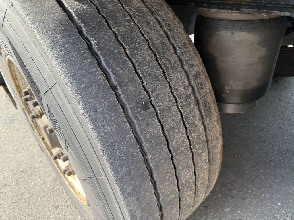 Krone Carrier Vector 1550 DoppelStock - 封闭厢式半拖车:图4 Krone Carrier Vector 1550 DoppelStock - 封闭厢式半拖车:图4