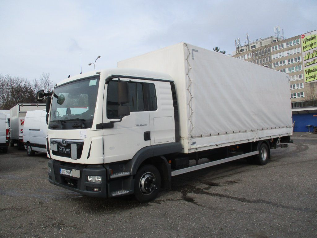 MAN TGL 12.220  - 侧帘卡车:图1 MAN TGL 12.220  - 侧帘卡车:图1