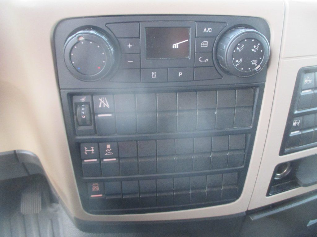 侧帘卡车 MAN TGL 12.250:图16 侧帘卡车 MAN TGL 12.250:图16