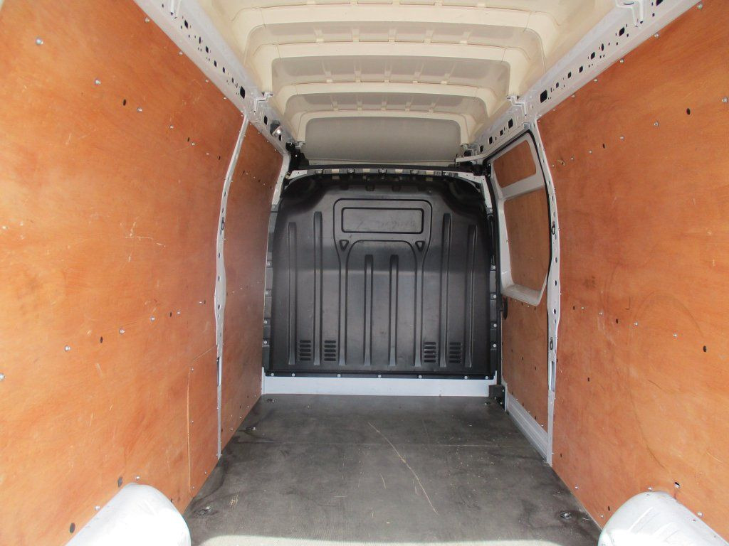 无侧窗厢式货车 Renault Master 2.3dci L3H3：图10
