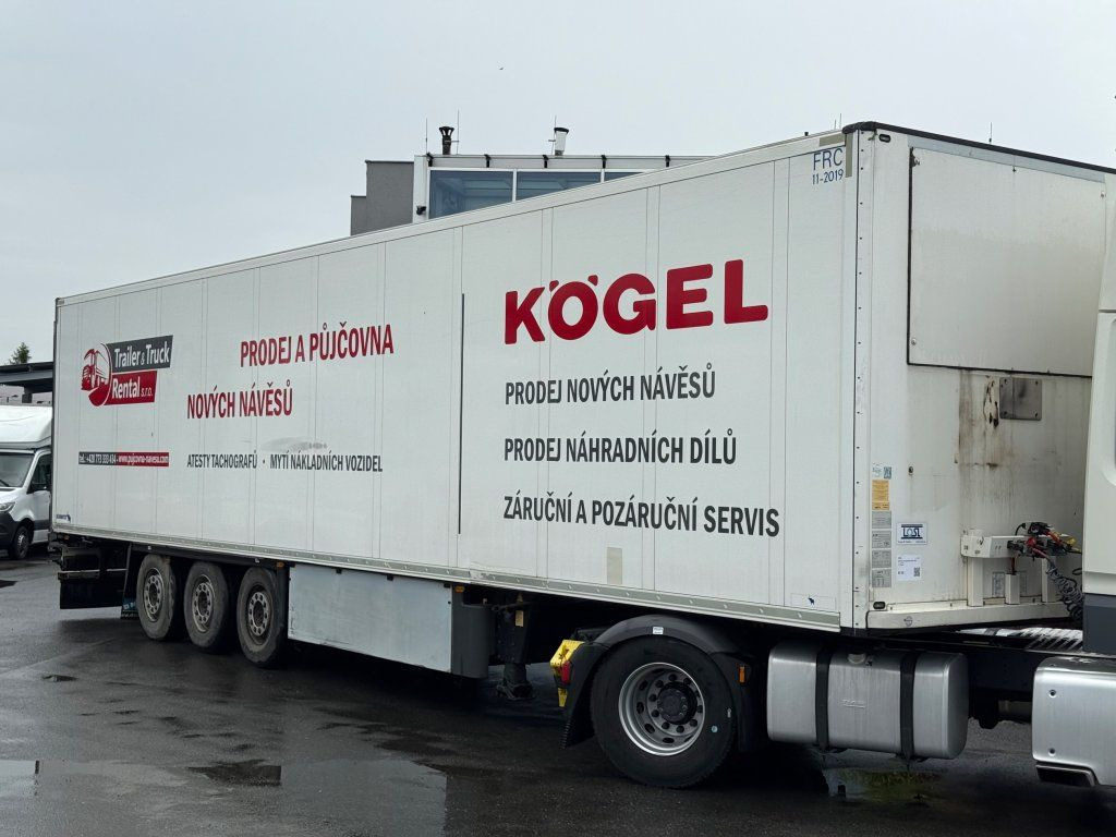 Schmitz Cargobull SKO24 - 封闭厢式半拖车:图1 Schmitz Cargobull SKO24 - 封闭厢式半拖车:图1