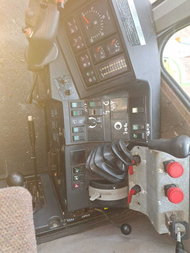 Claas dominator 118 sl Maxi - 收割机:图2 Claas dominator 118 sl Maxi - 收割机:图2