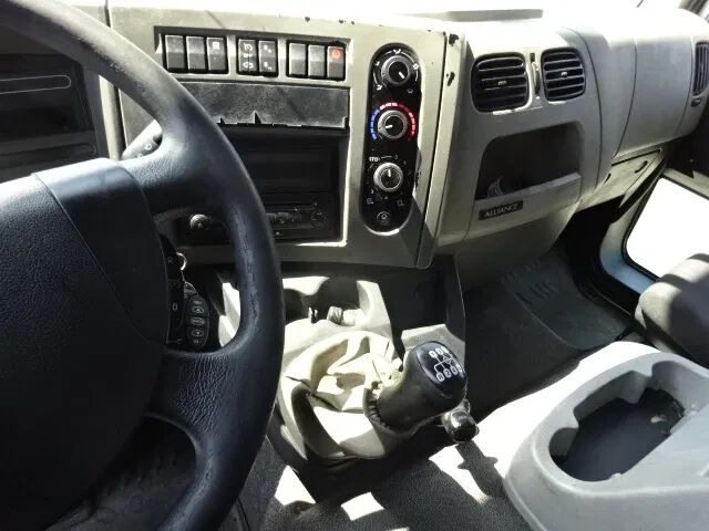 Renault Midlum 270 dxi - manual gearbox / steel suspension lames - 厢式卡车:图4 Renault Midlum 270 dxi - manual gearbox / steel suspension lames - 厢式卡车:图4