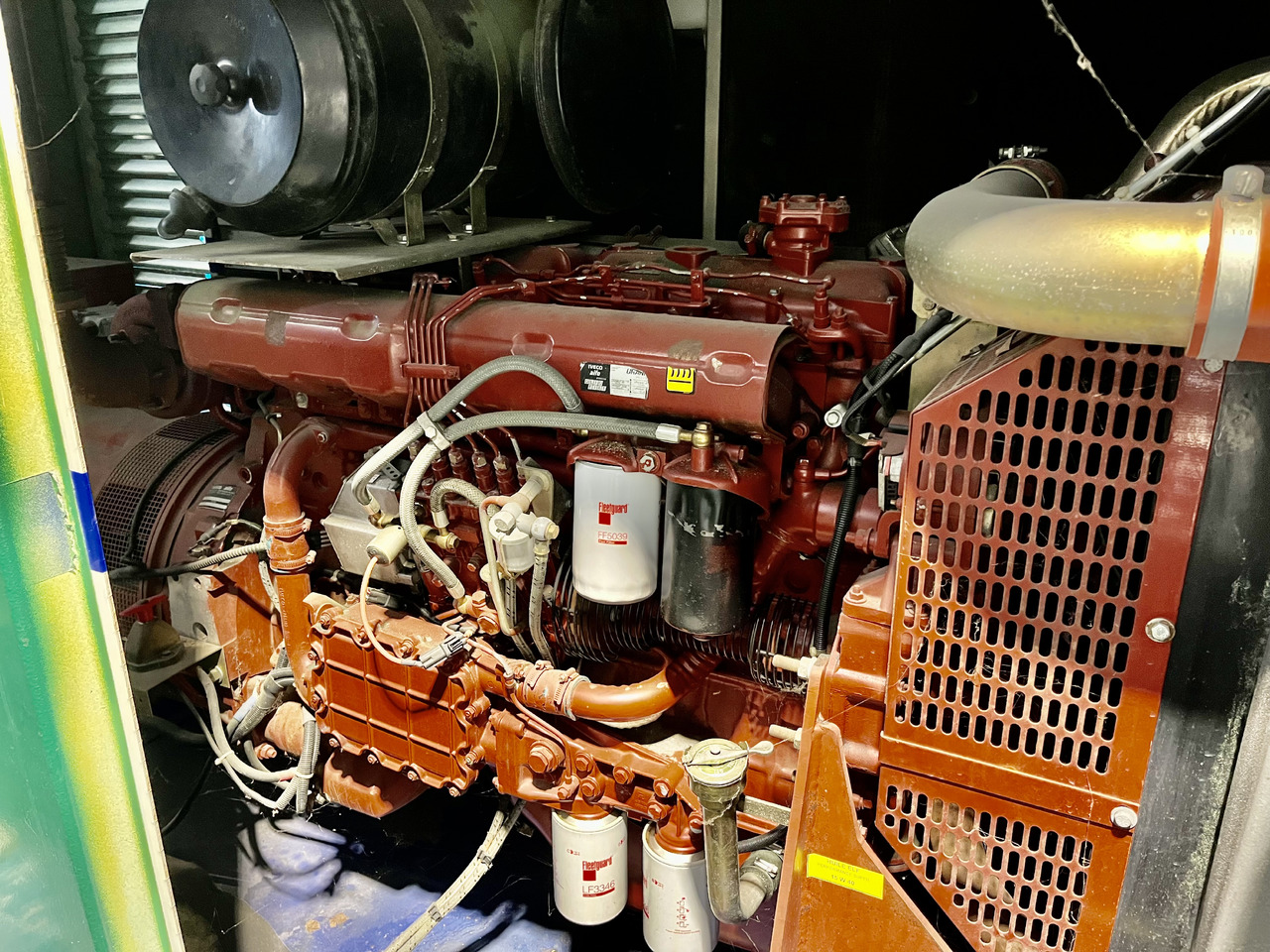 IVECO 250 kVa 8210 diesel - 发电机组:图4 IVECO 250 kVa 8210 diesel - 发电机组:图4
