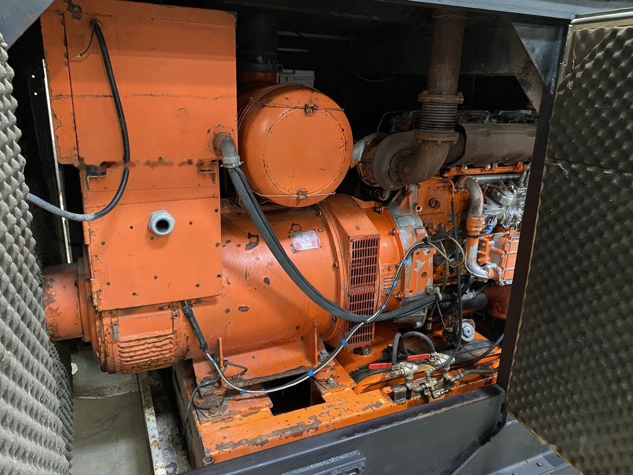 IVECO 250 kVa 8210SRI - 发电机组:图4 IVECO 250 kVa 8210SRI - 发电机组:图4