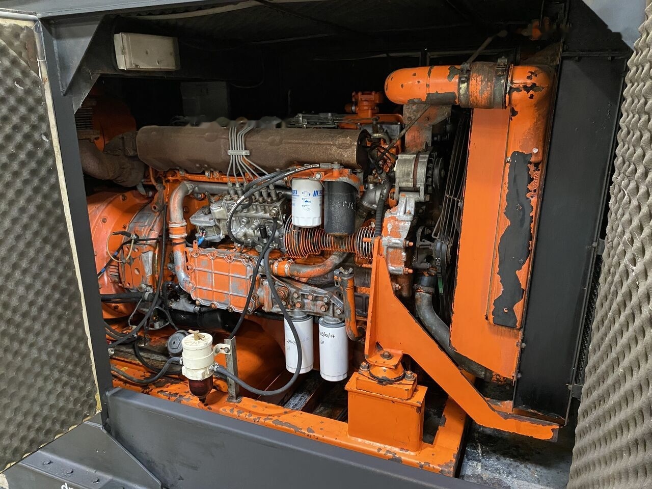 IVECO 250 kVa 8210SRI - 发电机组:图3 IVECO 250 kVa 8210SRI - 发电机组:图3