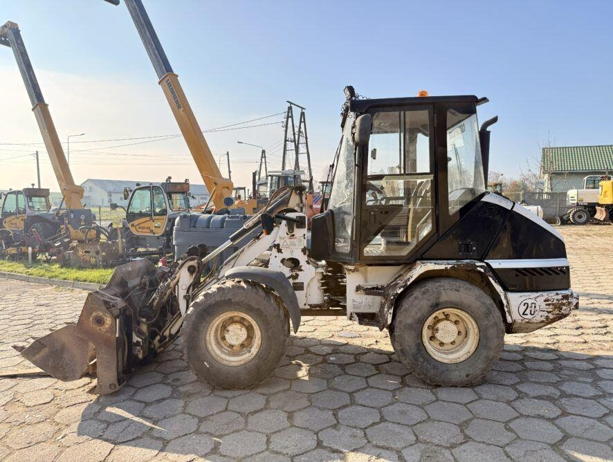 CAT 906 - 轮式装载机:图4 CAT 906 - 轮式装载机:图4