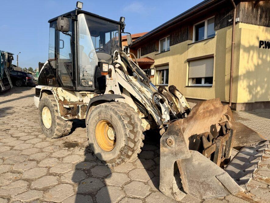 CAT 906 - 轮式装载机:图2 CAT 906 - 轮式装载机:图2