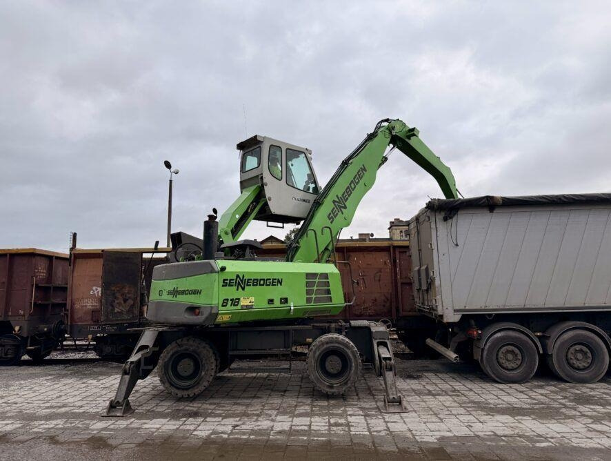 Sennebogen 818 K9 - 垃圾/ 工业叉装车:图1 Sennebogen 818 K9 - 垃圾/ 工业叉装车:图1