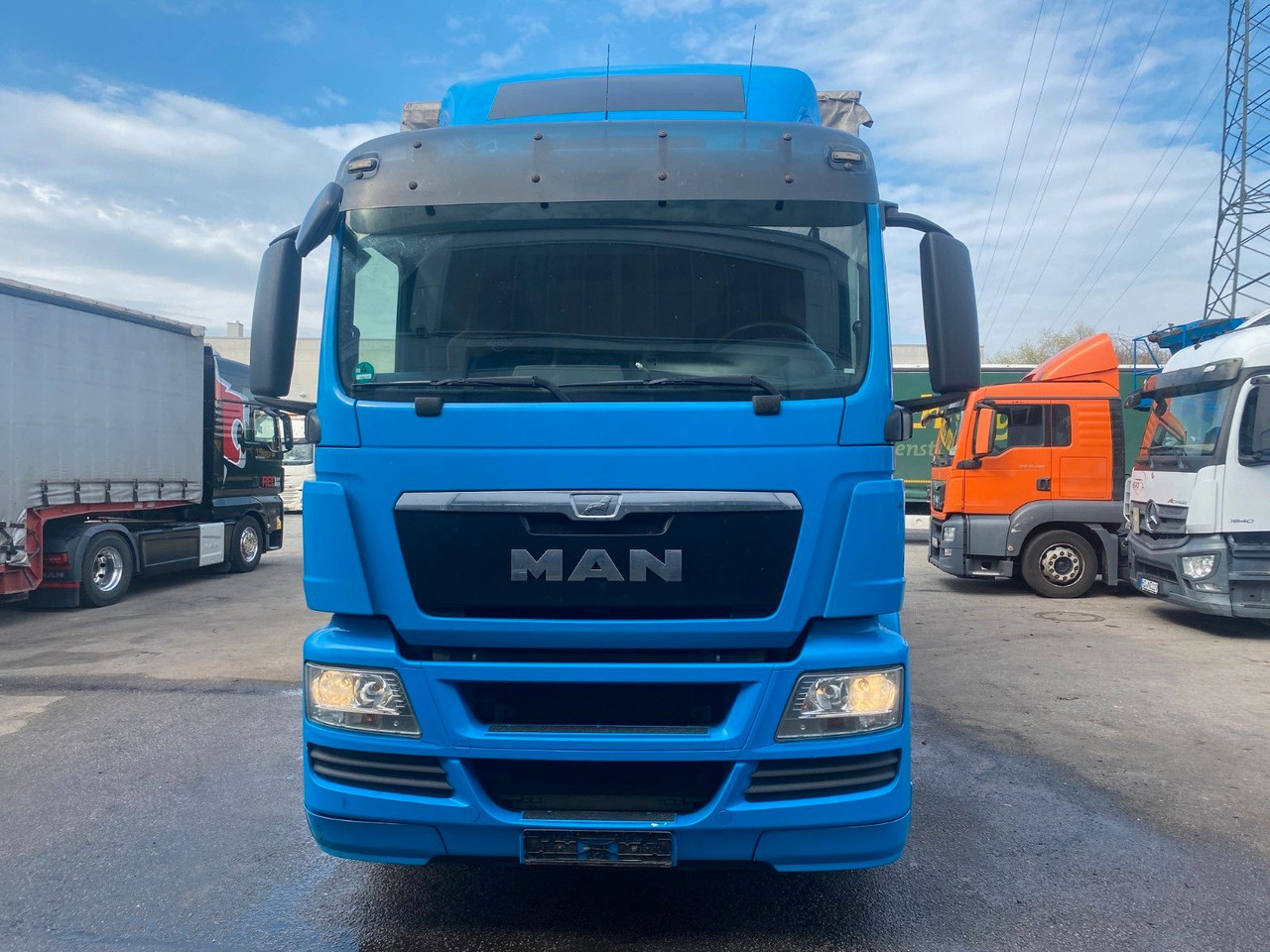 侧帘卡车 MAN 18.400 8m Lang/10t Nutzlast/2 Stück MAN 18.400 kein 18.440 2 x:图6 侧帘卡车 MAN 18.400 8m Lang/10t Nutzlast/2 Stück MAN 18.400 kein 18.440 2 x:图6