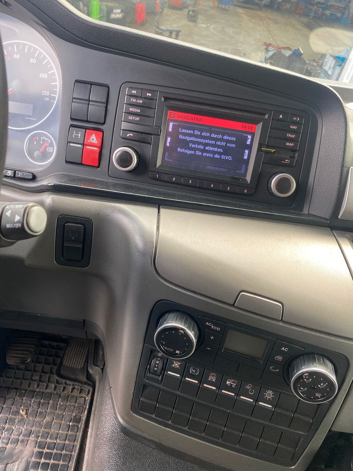 侧帘卡车 MAN 18.400 8m Lang/10t Nutzlast/2 Stück MAN 18.400 kein 18.440 2 x:图12 侧帘卡车 MAN 18.400 8m Lang/10t Nutzlast/2 Stück MAN 18.400 kein 18.440 2 x:图12