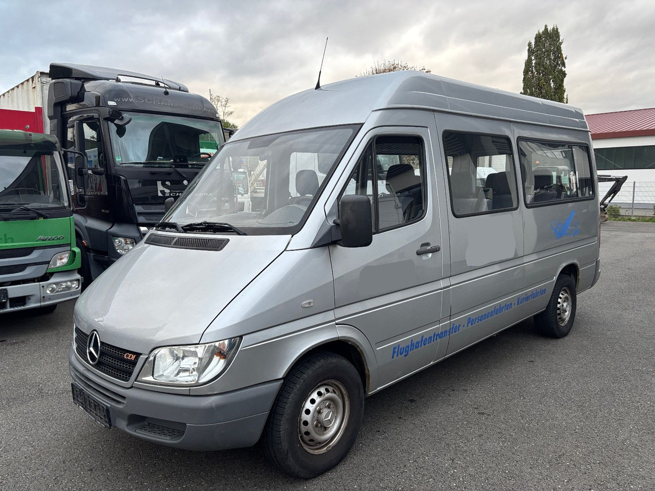 Mercedes-Benz 211 CDI 9 Sitze - 小型客车:图1 Mercedes-Benz 211 CDI 9 Sitze - 小型客车:图1