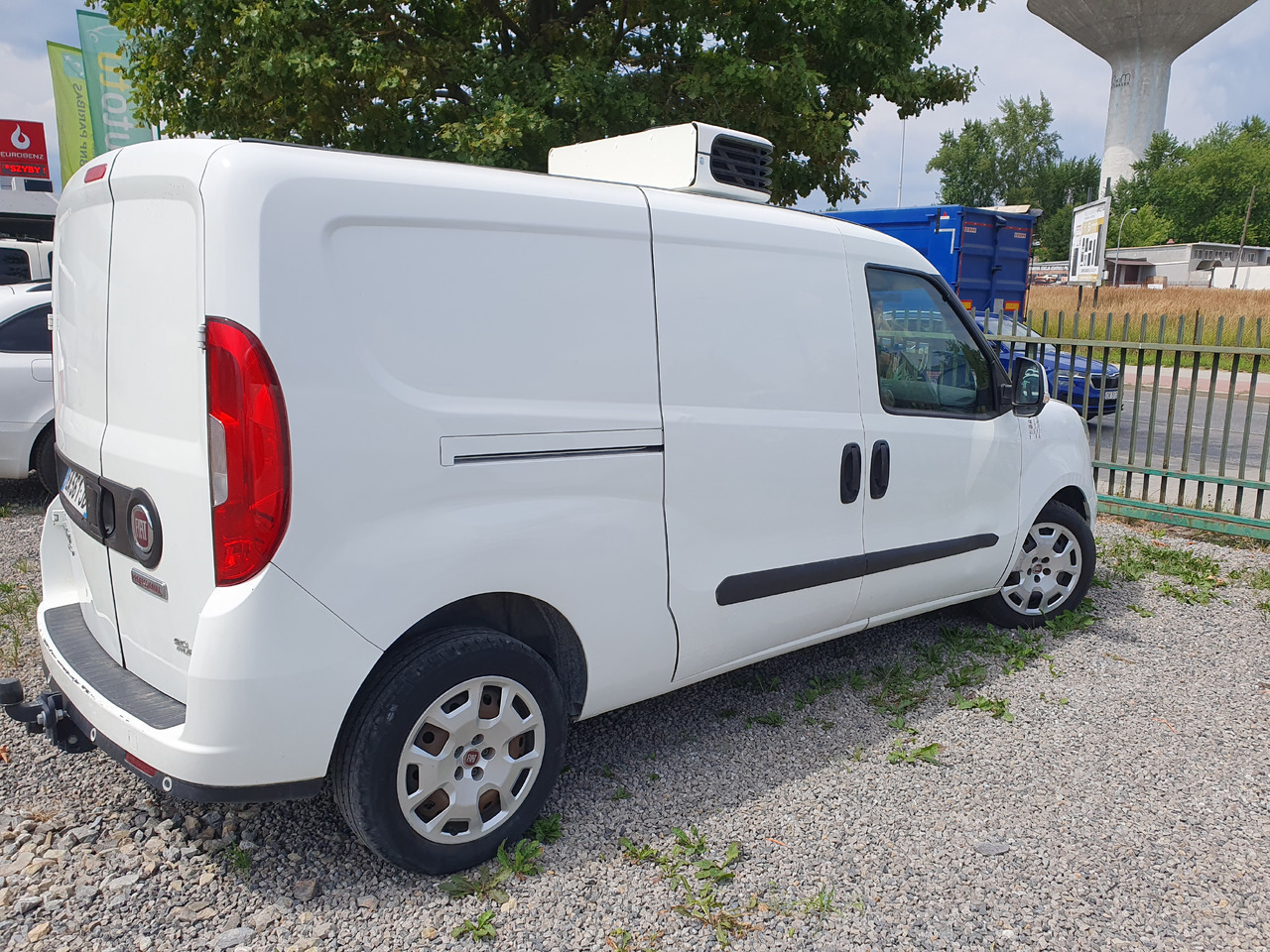 FIAT DOBLO 1.6 LONG CHLODNIA carrier +230v KLIMA EURO6 - 冷藏货车:图3 FIAT DOBLO 1.6 LONG CHLODNIA carrier +230v KLIMA EURO6 - 冷藏货车:图3