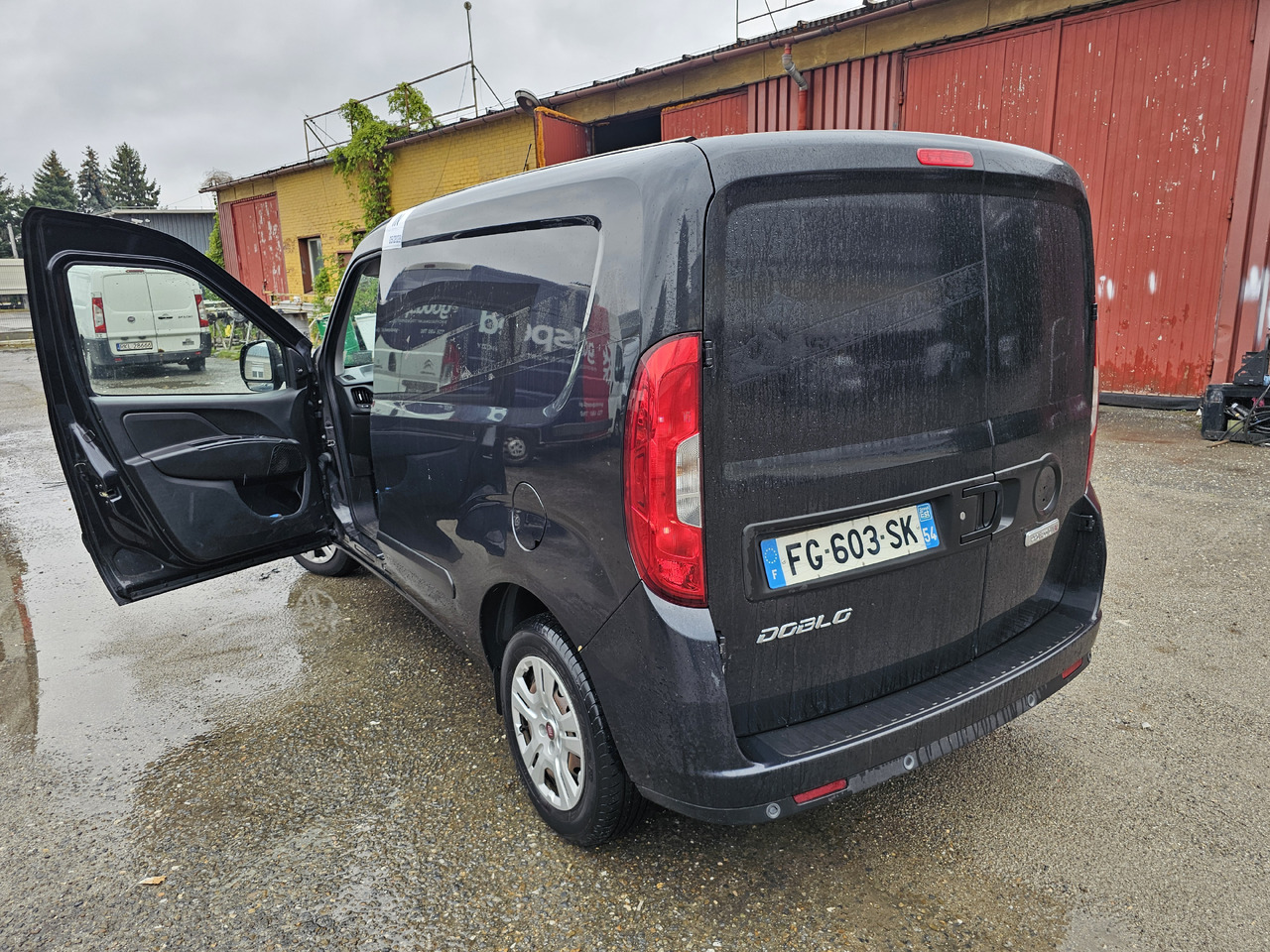 FIAT DOBLO CHLODNIA MROZNIA CARRIER KLIMA EURO6 - 冷藏货车:图4 FIAT DOBLO CHLODNIA MROZNIA CARRIER KLIMA EURO6 - 冷藏货车:图4