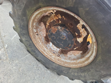 Case Jx80 New Hollland Td5, Td5000 Fiat 90, 93,94 Front Wheel Rim 340x85r24 - 轮圈 适用于 农业机械:图2 Case Jx80 New Hollland Td5, Td5000 Fiat 90, 93,94 Front Wheel Rim 340x85r24 - 轮圈 适用于 农业机械:图2