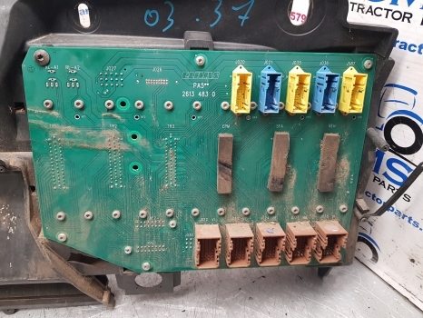 Claas Arion Axion Series Ecu, Fuse Box Kit 26134830, 22347672, 0026134830 - 保险丝 适用于 拖拉机:图2 Claas Arion Axion Series Ecu, Fuse Box Kit 26134830, 22347672, 0026134830 - 保险丝 适用于 拖拉机:图2