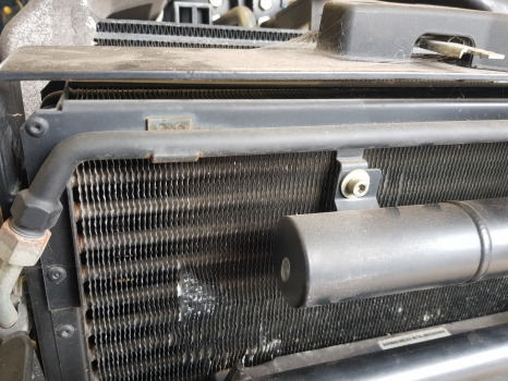 Deutz Agrotron M620 Air Conditioning Condenser Radiator 0.016.1816.4/10 - 空调零件:图1 Deutz Agrotron M620 Air Conditioning Condenser Radiator 0.016.1816.4/10 - 空调零件:图1