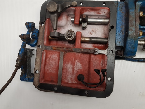 Ford 10 Series 6610, 7710, 7810, 7910, Transmission Gear Shift Cover E4nn7488aa - 变速箱:图2 Ford 10 Series 6610, 7710, 7810, 7910, Transmission Gear Shift Cover E4nn7488aa - 变速箱:图2