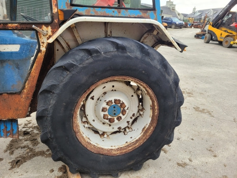 Ford 2600, 3600, 4600, 4000 Rear Wheel Rim And Tyre 16.9 R30 - 车轮:图1 Ford 2600, 3600, 4600, 4000 Rear Wheel Rim And Tyre 16.9 R30 - 车轮:图1