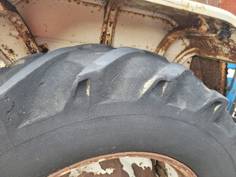 Ford 2600, 3600, 4600, 4000 Rear Wheel Rim And Tyre 16.9 R30 - 车轮:图3 Ford 2600, 3600, 4600, 4000 Rear Wheel Rim And Tyre 16.9 R30 - 车轮:图3