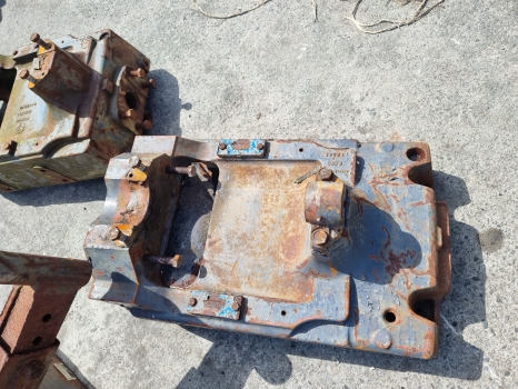 Ford 8240, 7740, 40 Series, Front Axle Support 82004900, 82002097 - 前轴:图2 Ford 8240, 7740, 40 Series, Front Axle Support 82004900, 82002097 - 前轴:图2