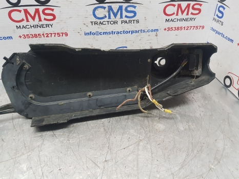 Ford 8240, 8340 Cab Interior Panel Rhs F1nn14a099bc, F0nn3r876be - 驾驶室和内部:图5 Ford 8240, 8340 Cab Interior Panel Rhs F1nn14a099bc, F0nn3r876be - 驾驶室和内部:图5