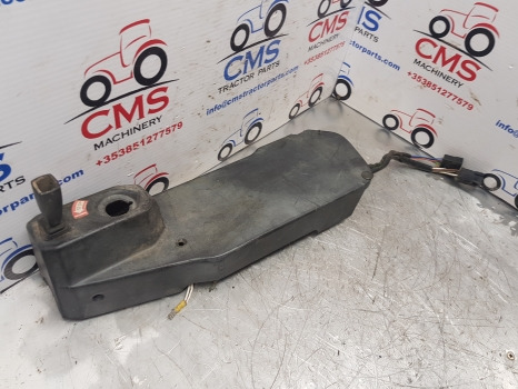 Ford 8240, 8340 Cab Interior Panel Rhs F1nn14a099bc, F0nn3r876be - 驾驶室和内部:图2 Ford 8240, 8340 Cab Interior Panel Rhs F1nn14a099bc, F0nn3r876be - 驾驶室和内部:图2