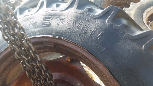 Ford Rear Wheel And Tyre 16.9-38. Please Check By The Photos. - 车轮 适用于 拖拉机:图4 Ford Rear Wheel And Tyre 16.9-38. Please Check By The Photos. - 车轮 适用于 拖拉机:图4