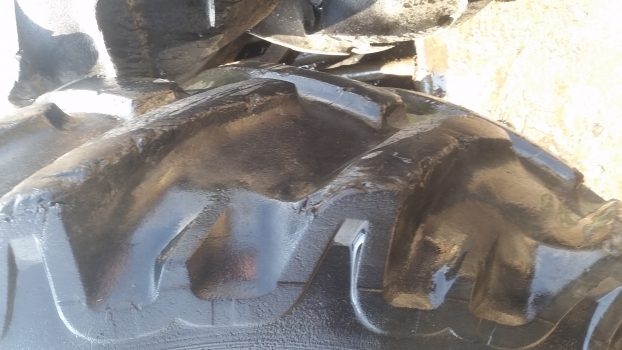 Ford Rear Wheel And Tyre 16.9-38. Please Check By The Photos. - 车轮 适用于 拖拉机:图5 Ford Rear Wheel And Tyre 16.9-38. Please Check By The Photos. - 车轮 适用于 拖拉机:图5