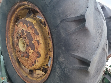 John Deere 2130 Rear Wheel Rim And Tyre 16.9/14-30, R30, At30619 - 车轮:图3 John Deere 2130 Rear Wheel Rim And Tyre 16.9/14-30, R30, At30619 - 车轮:图3