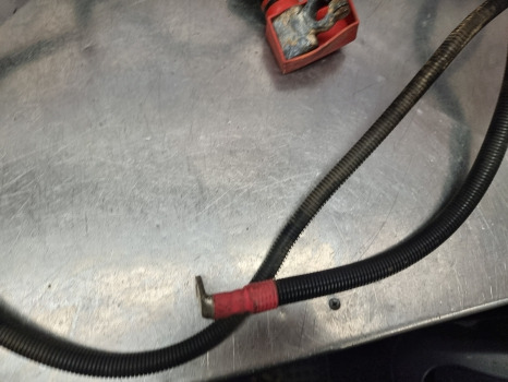 John Deere 6145r, 6r Series, Battery Cables Assy Al218316, Al220485 - 电气系统 适用于 农业机械:图3 John Deere 6145r, 6r Series, Battery Cables Assy Al218316, Al220485 - 电气系统 适用于 农业机械:图3